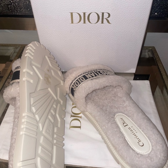 Christian Dior Dway White Shearling Fur Logo Chunky Slide Flat Sandal - Picture 7 of 11